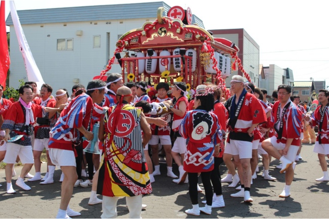 とまこまい港まつり 栗林神輿の様子